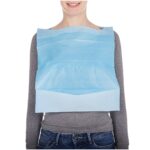 Babero desechable azul para adultos con bolsillo recogemigas